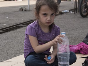 Per Schlingmann AB samlar till flyktingkatastrofens barn
